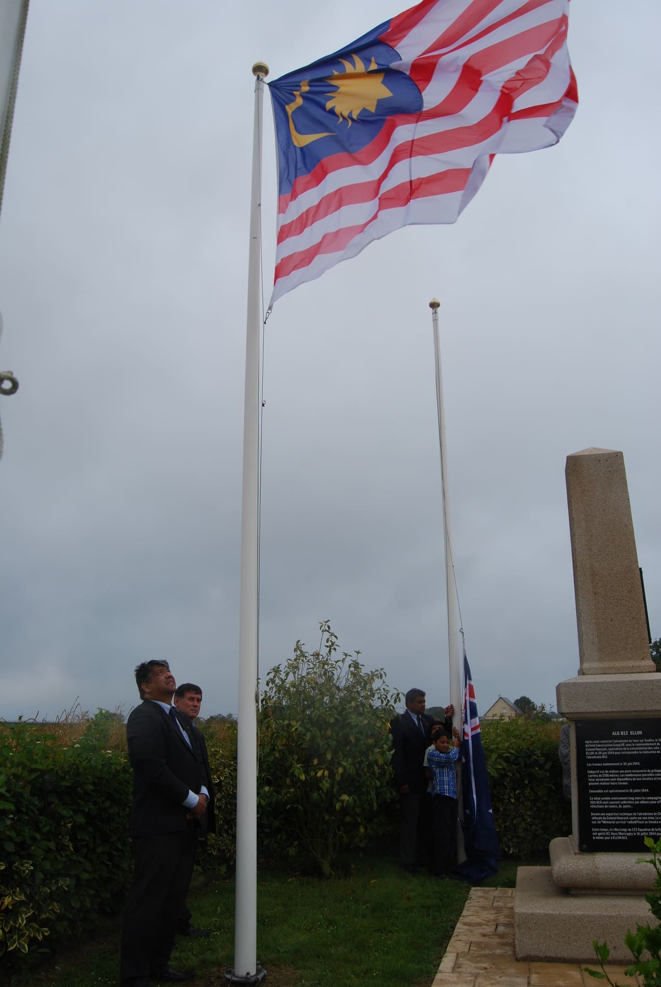 Le drapeau Malaisien hissé par un neveu du pilote.