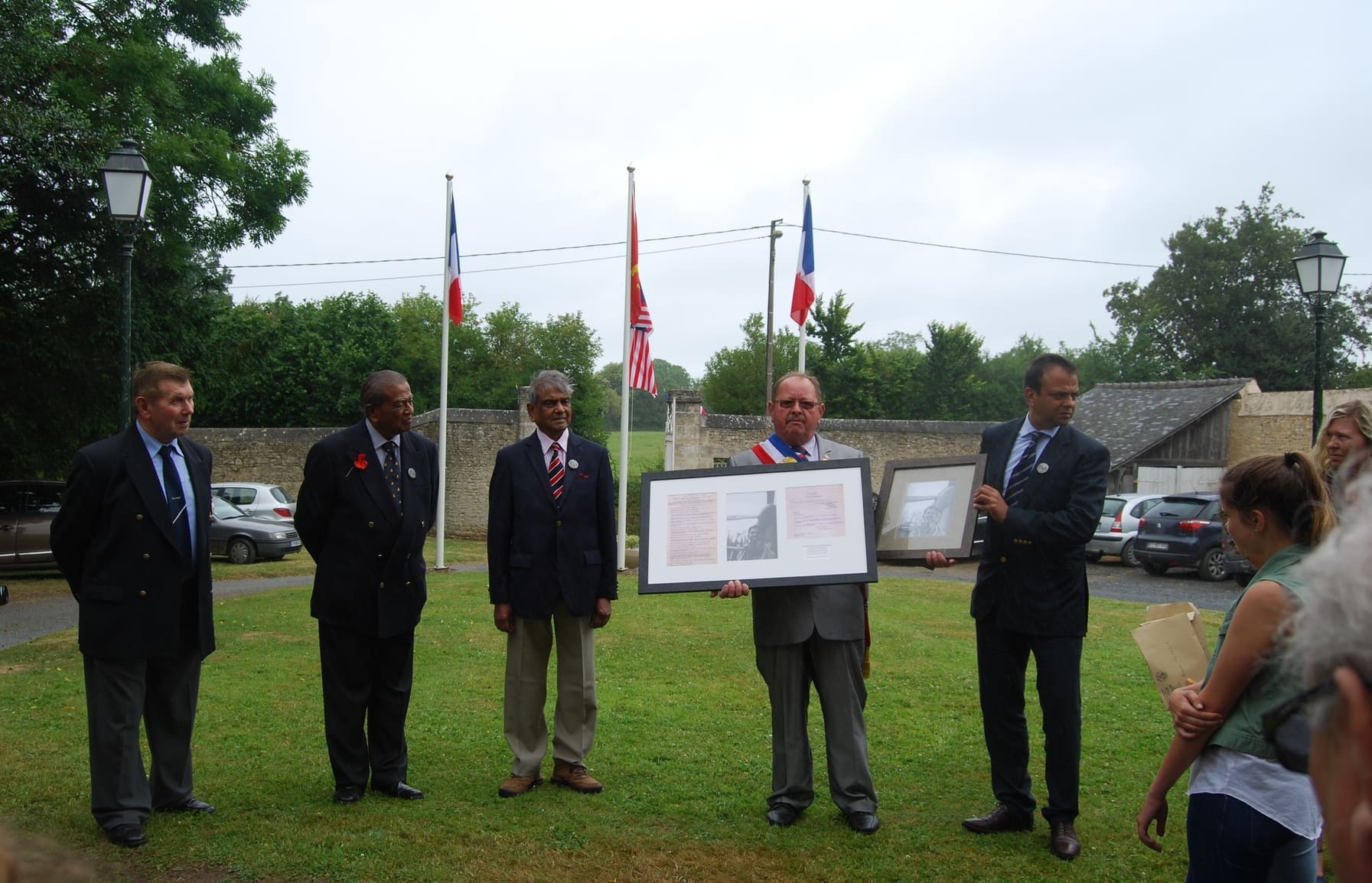 Jacques BREHIN, Albert TALALLA, Richard TALALLA, Maire d’Ellon Claude LEMIERE, Piers TALALLA.