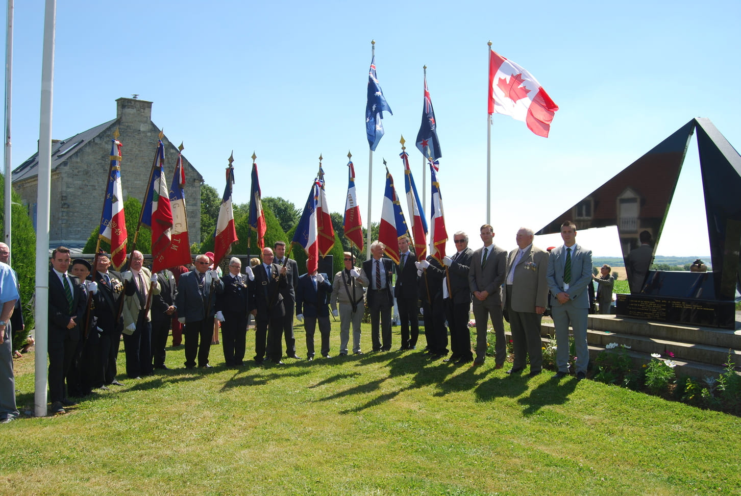 Les Porte-drapeaux du canton de Villers Bocage