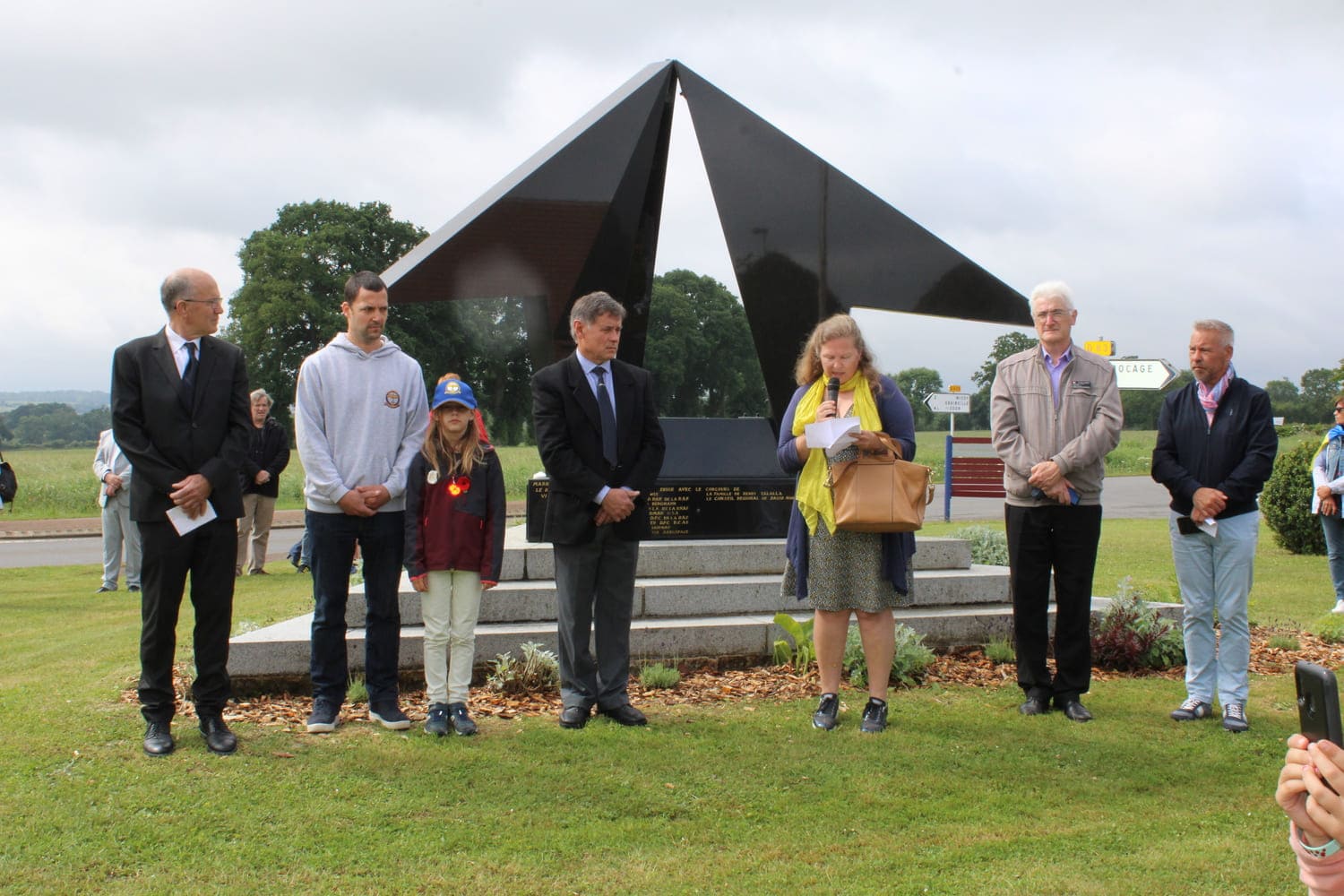 M. Christian VENGEONS, M. Tim STYREF , M. Michel BREHIN, Mme Bérangère DUGARDEIN et sur la droite Mr Christophe LE BOULANGER.