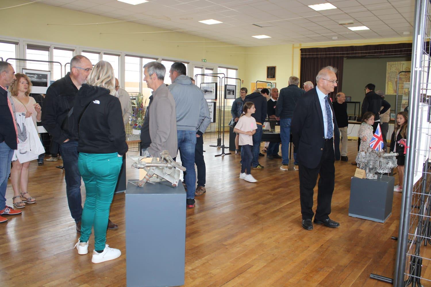 Une exposition a été présentée dans la salle des fêtes de Noyers-Bocage par l’A.S.A.V.N. et Mr Jean-Marc LEGER directeur du centre culturel Le CDAR à Tournay sur Odon.