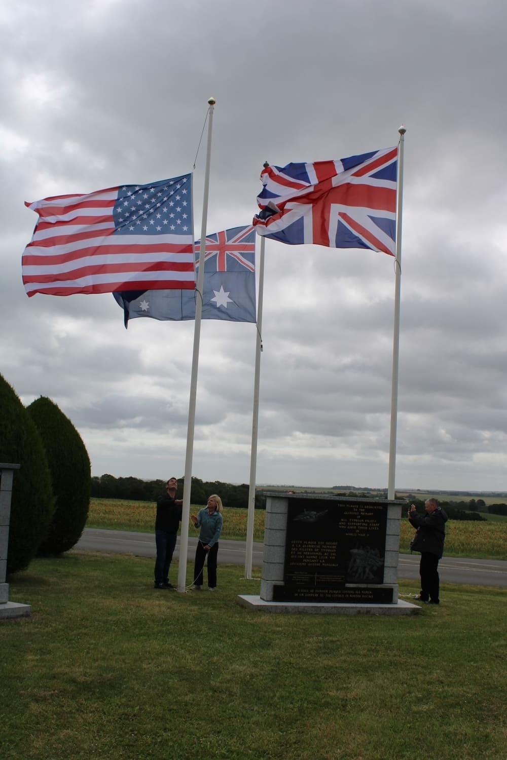 Levée des drapeaux.